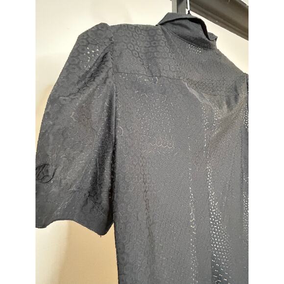French Connection Blouse- size 6- black, button down eyelet‎ pattern - Picture 4 of 5